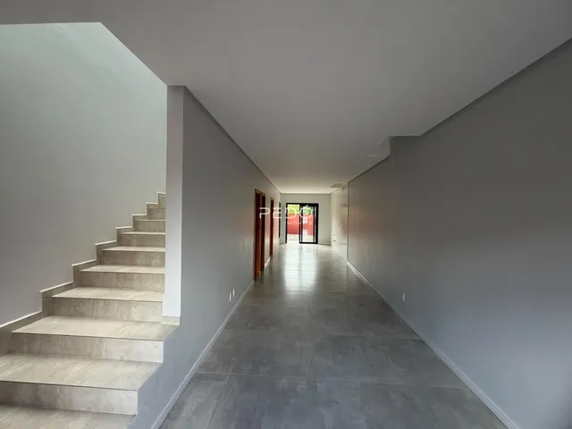 Corredor interno de uma residência em Lajeado, Brasil.
