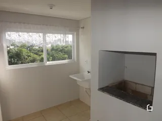Vista interna de um cômodo com janela e pia em Lajeado, Brasil.