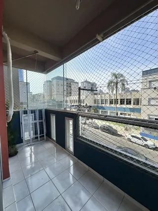 Vista da varanda com grade de segurança em Lajeado, Brasil.