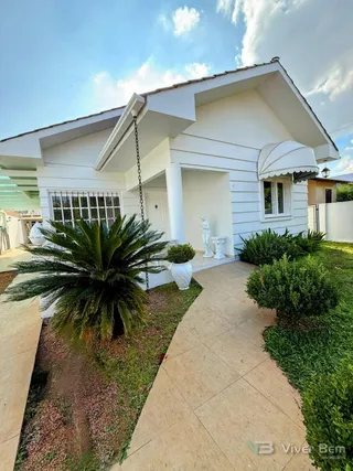 Casa com 4 dormitórios, foto 1