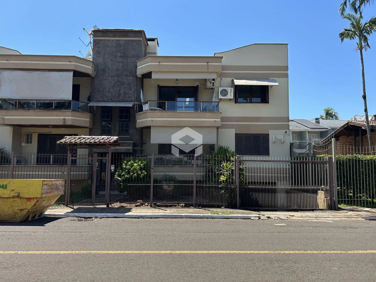 Fachada de um imóvel residencial em Lajeado, Brasil.