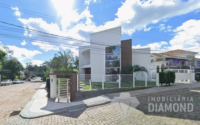 Fachada moderna de uma residência em Lajeado, Brasil.