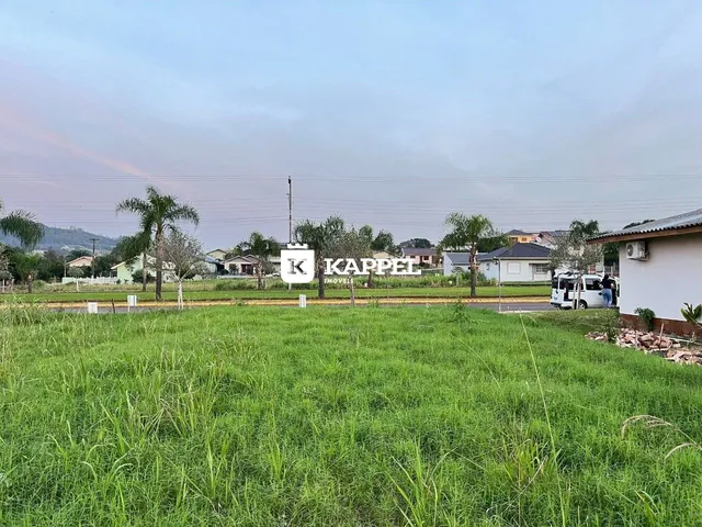 Vista externa de uma área de grama verde em uma propriedade em Lajeado, Brasil.