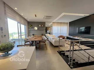 Sala de estar moderna com vista para a paisagem externa.