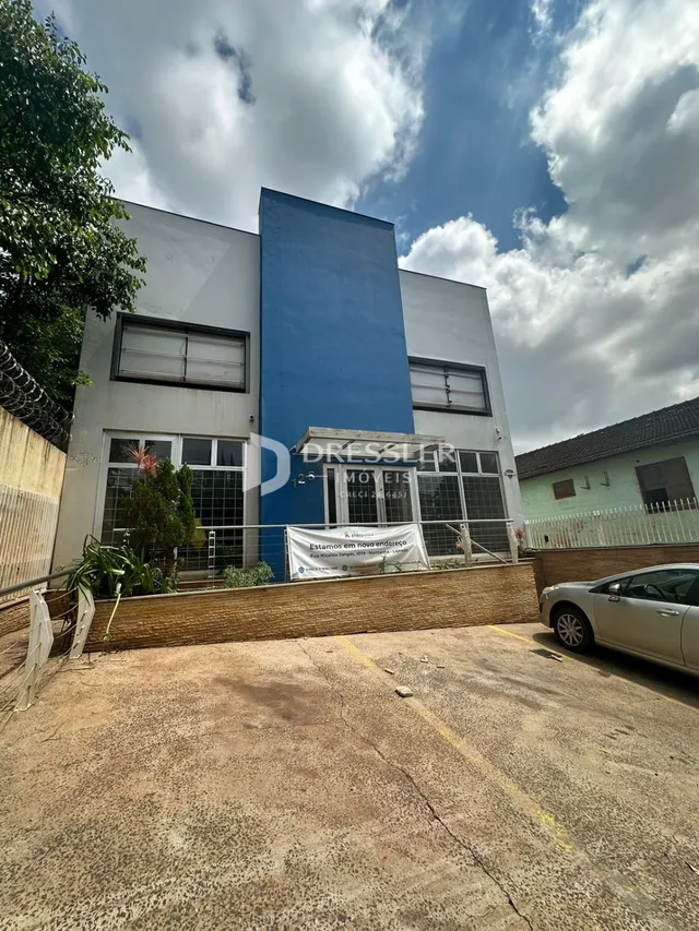 Fachada azul de uma residência em Lajeado, Brasil.