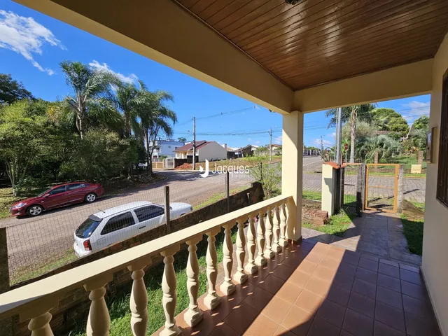Vista da fachada da propriedade em Lajeado, Brasil, mostrando a área externa e o entorno.