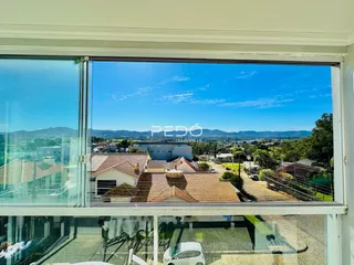 Vista panorâmica de casas e paisagem rural em Lajeado, Brasil.