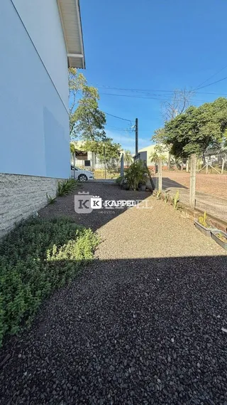Vista externa de uma parede branca de uma propriedade em Lajeado, Brasil.