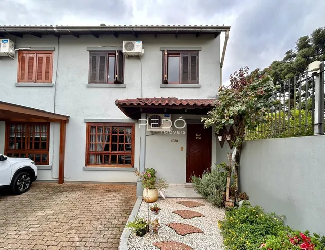 Fachada de uma casa em Lajeado, Brasil, com jardim e entrada.
