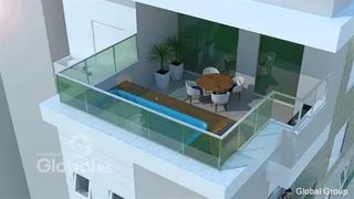 Varanda com vista para área externa e piscina.