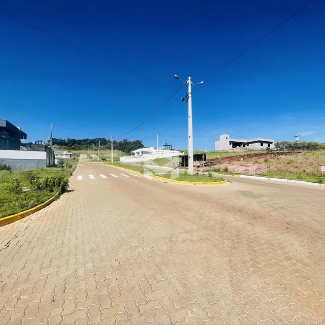 Vista da estrada e área de desenvolvimento em Lajeado, Brasil.