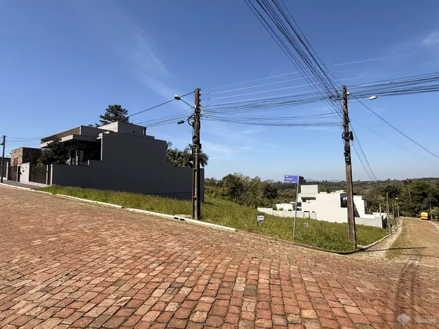 Fachada de uma residência moderna em Lajeado, Brasil.