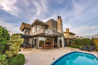 Casa com 4 dormitórios, foto 1