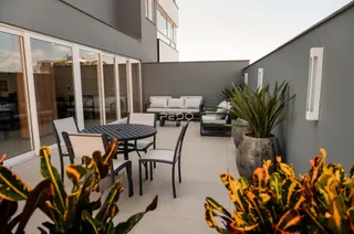 Vista da área externa de uma residência moderna em Lajeado.
