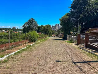 Vista da rua pavimentada em Lajeado, Brasil.