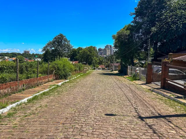 Vista da rua pavimentada em Lajeado, Brasil.