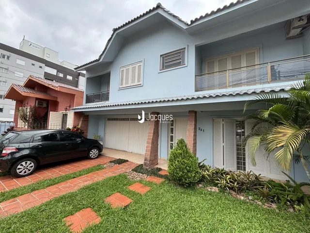 Casa com 4 dormitórios