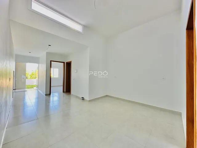 Hall da propriedade em Lajeado com piso claro e paredes brancas.