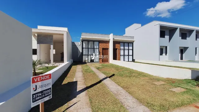 Casa geminada com 2 dormitórios
