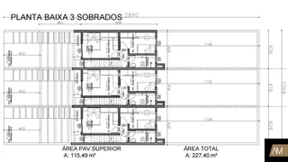 Planta baixa de três sobrados.