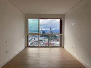 Vista panorâmica da cidade de Lajeado vista pela grande janela da sala.