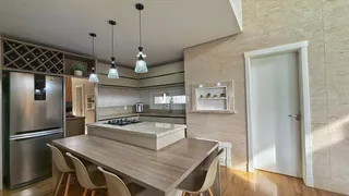 Vista da cozinha e sala de jantar de um imóvel em Lajeado, Brasil.