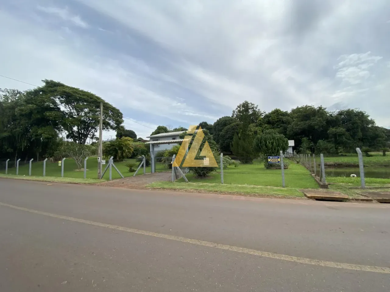 Casa com 4 dormitórios, foto 1