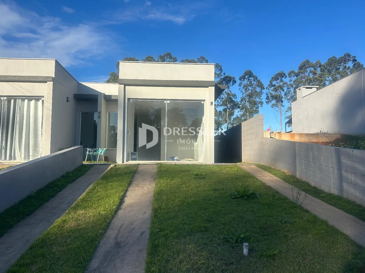 Fachada moderna de uma residência em Lajeado, Brasil.