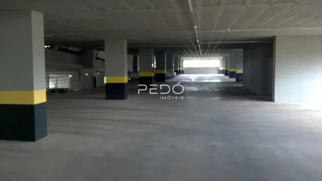 Vista de um corredor interno de um imóvel em Lajeado.