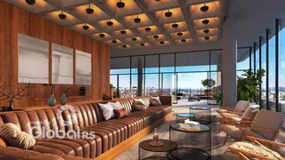 Sala de estar moderna com sofá de couro e vista panorâmica da cidade.