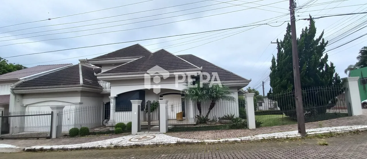 Casa com 5 dormitórios, foto 1