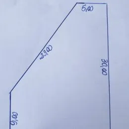 Desenho esquemático de um layout com dimensões em metros.