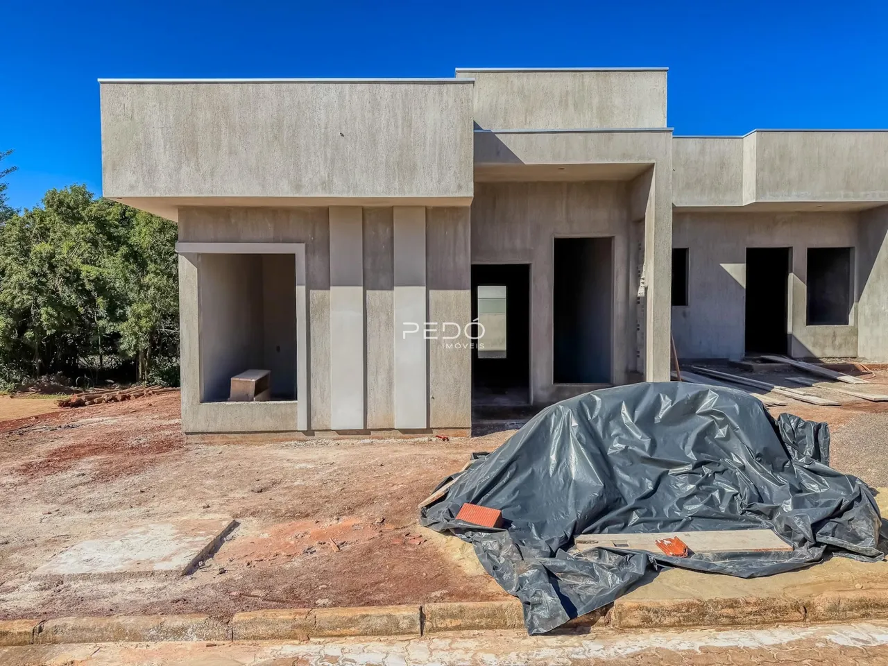 Fachada de uma casa em construção em Lajeado, Brasil.
