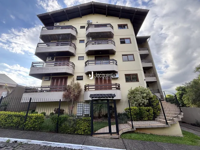 Fachada de um prédio residencial em Lajeado, Brasil com varandas.