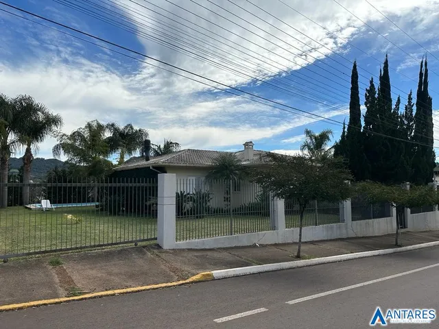 Casa com 5 dormitórios
