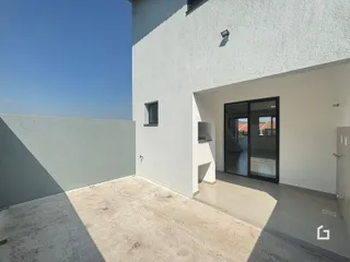 Vista externa da fachada de uma residência em Lajeado, Brasil.