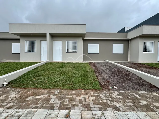 Casa geminada com 2 dormitórios