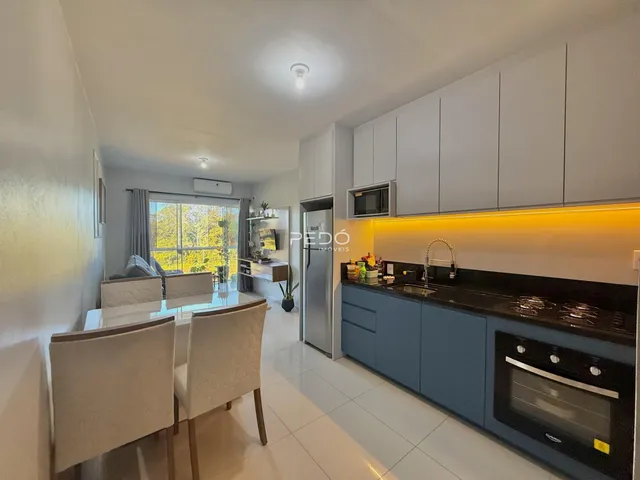 Vista da cozinha e sala de jantar de um imóvel em Lajeado, Brasil.