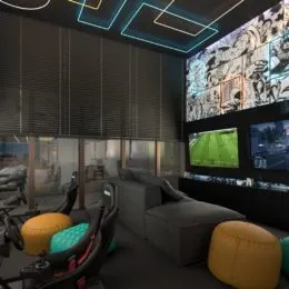 Sala de estar moderna com painel decorativo e tela grande na parede.
