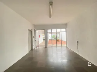 Hall de entrada interno de uma residência em Lajeado, Brasil.