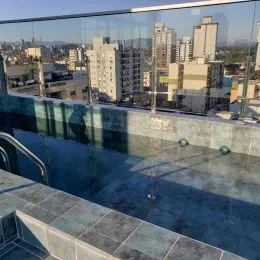 Vista da varanda com vista panorâmica da cidade.