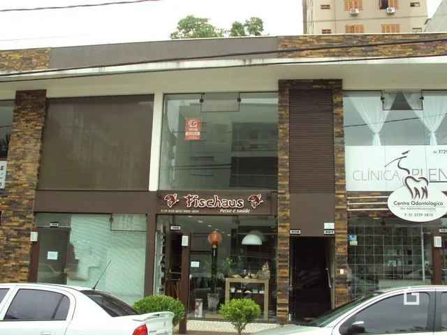 Fachada de um prédio comercial em Lajeado, Brasil.