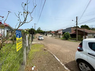 Vista da rua e cerca de uma propriedade em Lajeado, Brasil.