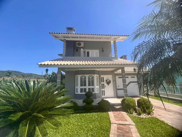 Casa com 3 dormitórios