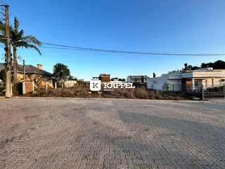 Vista externa de uma rua pavimentada em Lajeado, Brasil.