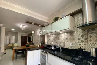 Vista da cozinha e sala de jantar de um imóvel em Lajeado, Brasil.