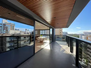 Vista da varanda moderna de um imóvel em Lajeado, Brasil.