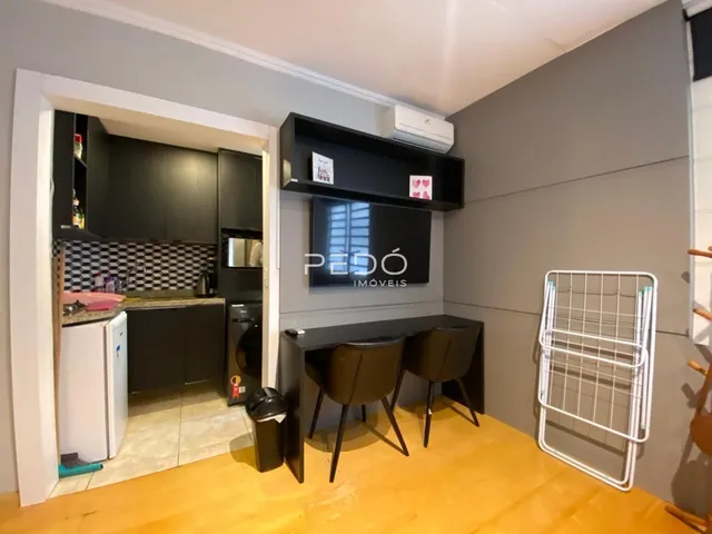 Ambiente interno de sala com acesso à cozinha em Lajeado, Brasil.