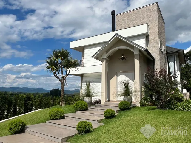 Casa com 4 dormitórios