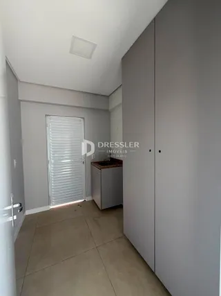 Corredor interno de um imóvel em Lajeado, Brasil.